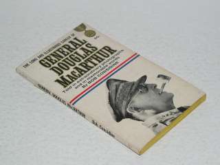 General Douglas MacArthur by Bob Considine, PB, 1964 VF  