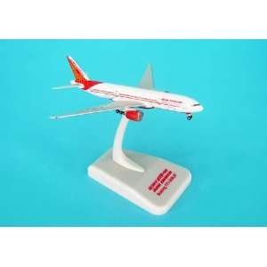  Hogan Air India 777 200LR 1/1000 Scale Toys & Games