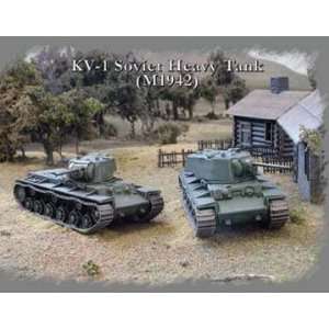   72 Russian KV 1 Soviet Heavy Tanks (M1942) Model Kit: Toys & Games