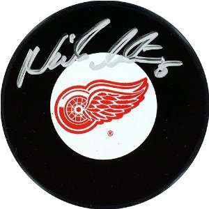  Signed Nicklas Lidstrom Hockey Puck
