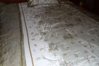 Gold White Satin floral BEDSPREAD sequin accent FULL SZ  