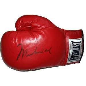    Muhammad Ali Autographed Everlast Boxing Glove: Sports & Outdoors