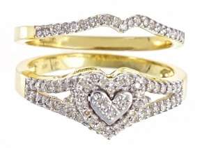 This fabulous Diamond Bridal ring set is made with 10KT Yellow Gold 