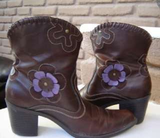 SUPER CUTE Womens Cowboy Boots w/Purple Flowers! size 8  