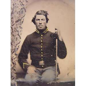   soldier in Union cavalry uniform sitting with saber: Home & Kitchen