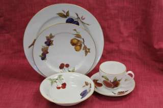 Royal Worcester Evesham Gold 5 Piece Place Setting New  