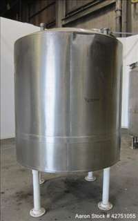 Used  Tank, 1000 Gallon, 304 Stainless Steel, Vertical.  