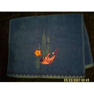  BLUE FISH DESIGN BATH HAND TOWELS: Home & Kitchen