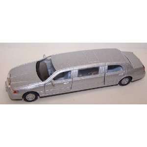  Diecast Metal 5 Inches Long Pullback Action 1999 Lincoln Town Car 