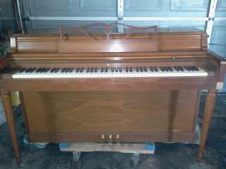 Piano Wurlitzer 88 Keys Upright Model 800446  