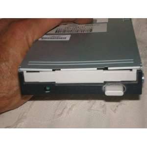    Compaq 160788 201 1.44 Floppy Drive