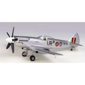  12211 1/48 Spitfire MK 14 Toys & Games