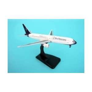    Dragon Wings Air Comet A 340 300 Model Airplane: Toys & Games