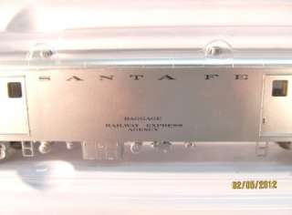 New HO Walthers RTR ATSF Pullman Standard 72 Baggage Car  